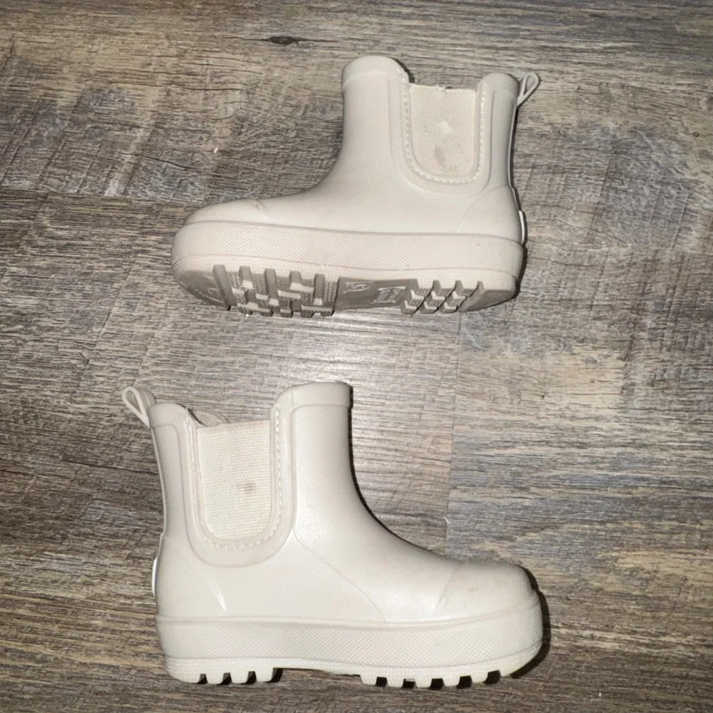 BEARPAW Toddler Chelsea Rain Boots Size 5 Taupe Waterproof Pull On Kids